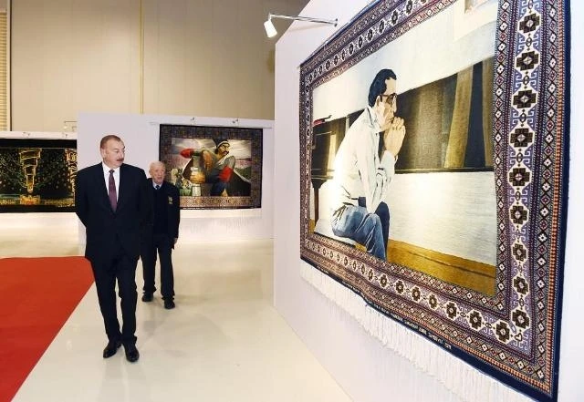 Prezident və Birinci xanım sərgidə - FOTO