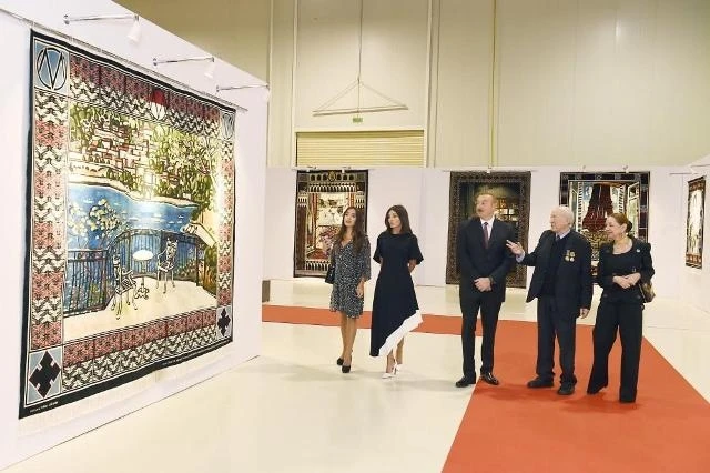 Prezident və Birinci xanım sərgidə - FOTO