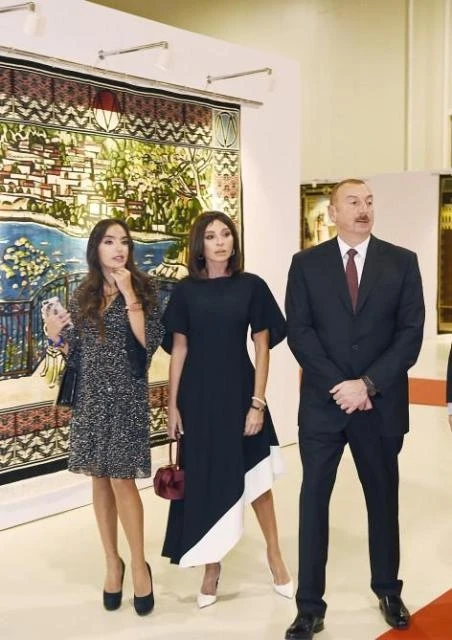 Prezident və Birinci xanım sərgidə - FOTO