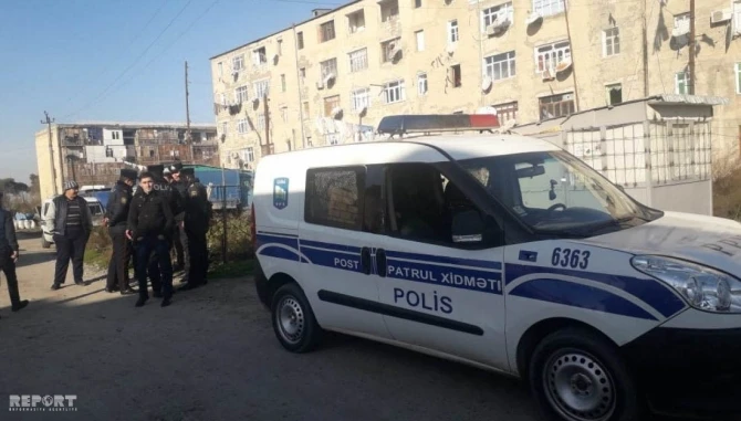 Azərbaycanda ŞOK HADİSƏ - Oğul anasını küçənin ortasında bıçaqladı - FOTO