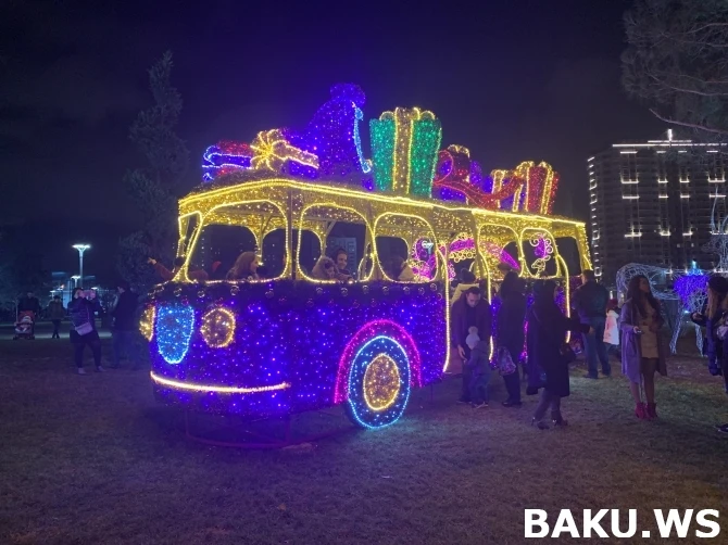 Сказочная новогодняя атмосфера в бакинском парке 