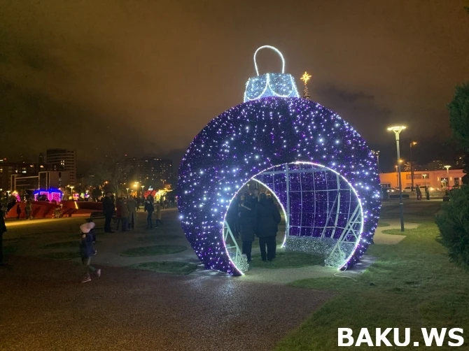 Сказочная новогодняя атмосфера в бакинском парке 