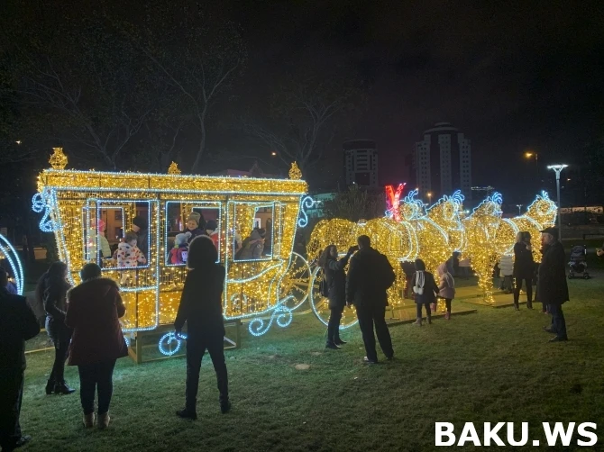 Сказочная новогодняя атмосфера в бакинском парке 