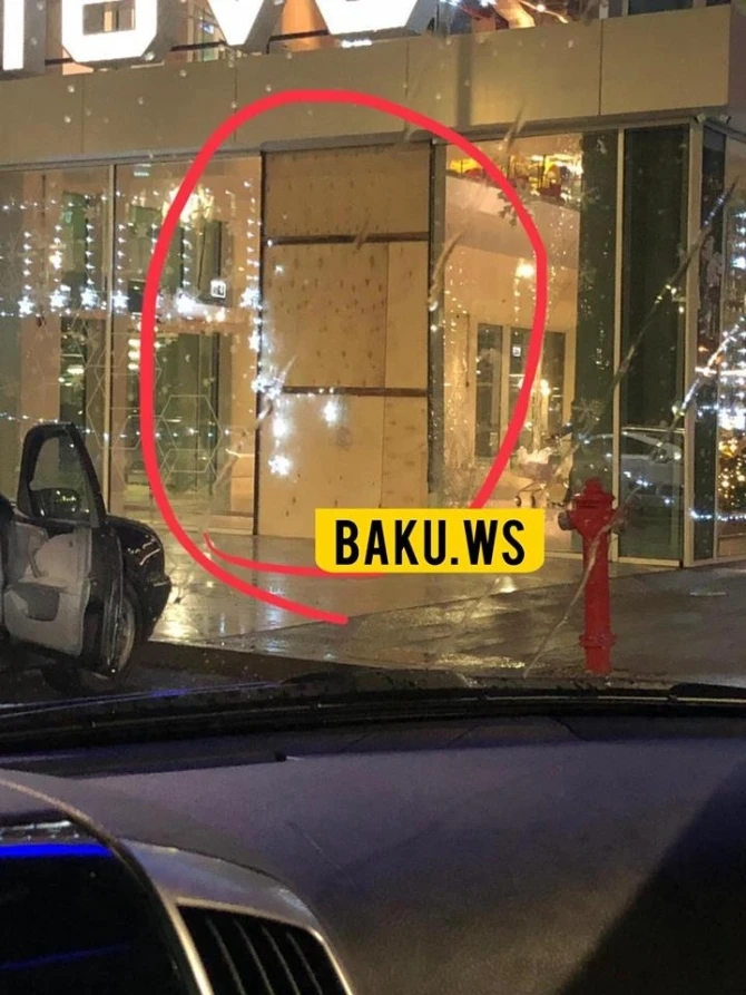 Стала известна личность водителя, въехавшего на Audi-Q3 в 