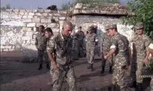 Ağdərədə batalyon komandirindən vəhşilik: Dəli əsgəri qəddarcasına döydü - VİDEO