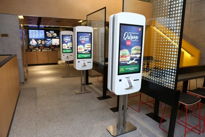 Новый ресторан McDonald’s открылся вблизи станции метро Сахиль - ФОТО