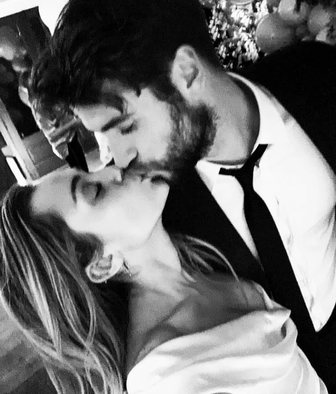 Porno görüntüləri yayılan müğənni ərə getdi - FOTO