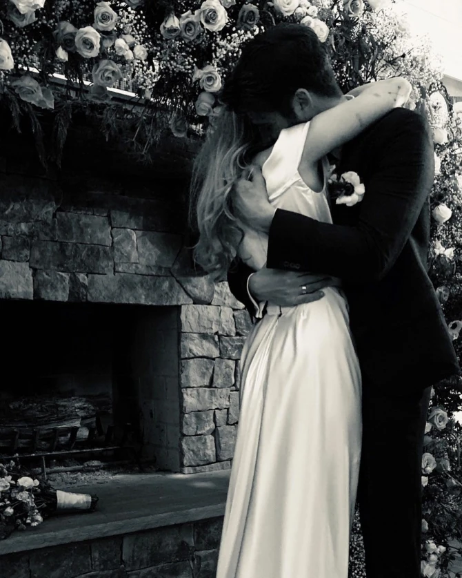 Porno görüntüləri yayılan müğənni ərə getdi - FOTO