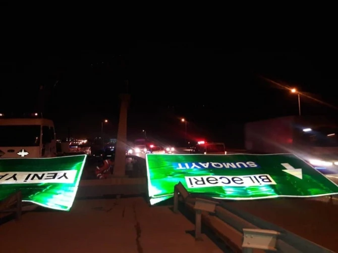 Bakıda güclü külək yol nişanlarını dağıtdı – FOTO