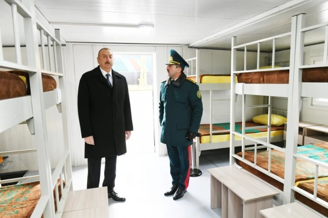 Ильхам Алиев ознакомился с кораблем типа 
