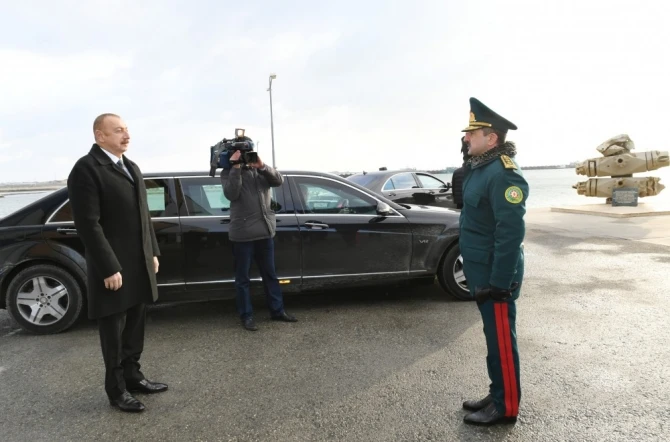 Ильхам Алиев ознакомился с кораблем типа 