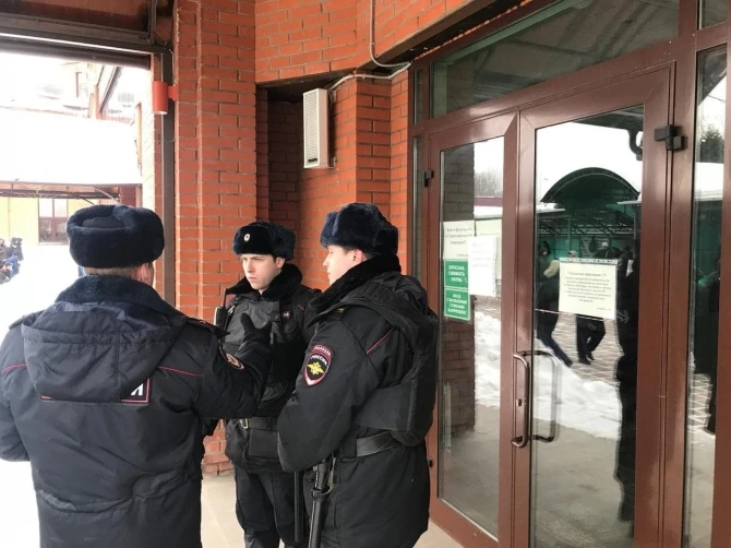 Moskvada azərbaycanlıları cümə namazına buraxmadılar - FOTO
