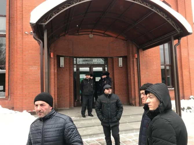 Moskvada azərbaycanlıları cümə namazına buraxmadılar - FOTO
