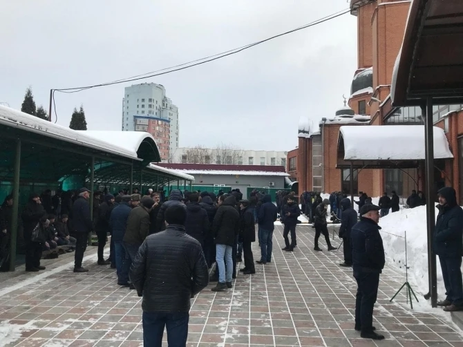 В Москве азербайджанцев не пустили на пятничный намаз - ФОТО+ВИДЕО