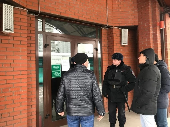 В Москве азербайджанцев не пустили на пятничный намаз - ФОТО+ВИДЕО