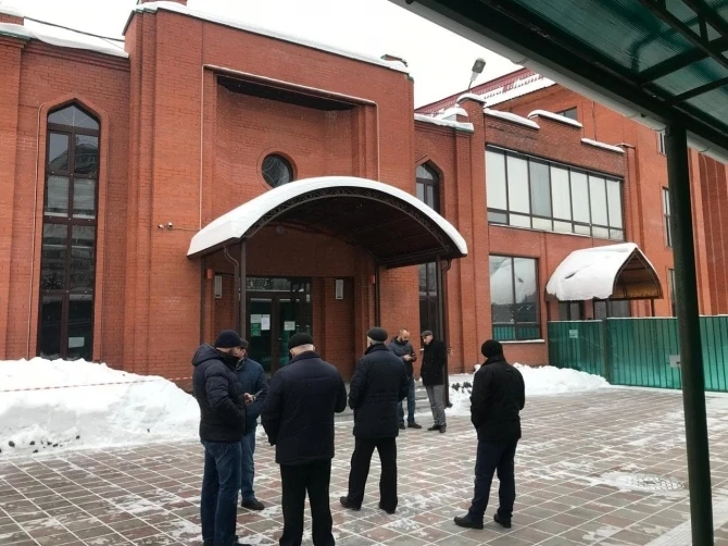 В Москве азербайджанцев не пустили на пятничный намаз - ФОТО+ВИДЕО