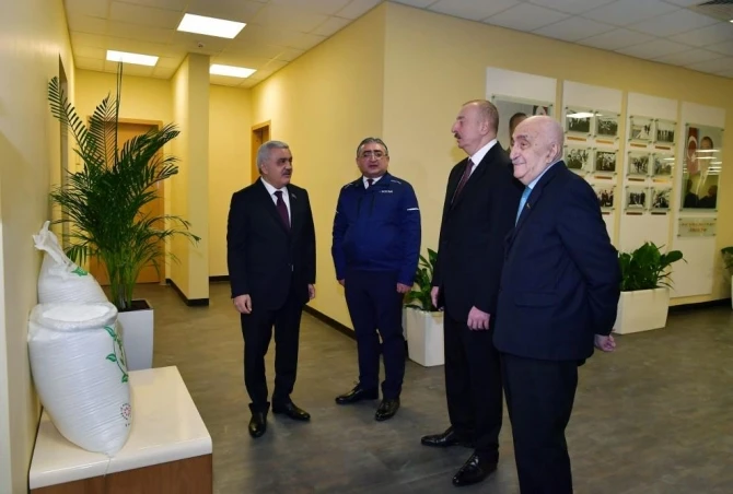 Ильхам Алиев на открытии завода Ильхам Алиев на открытии завода
