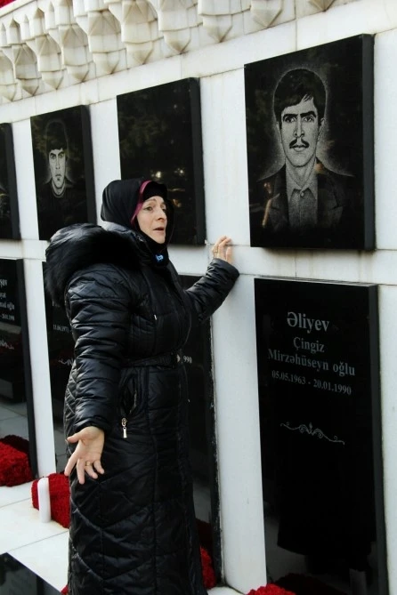 Azərbaycan xalqı 20 Yanvar şəhidlərinin xatirəsini ehtiramla anır (FOTO)