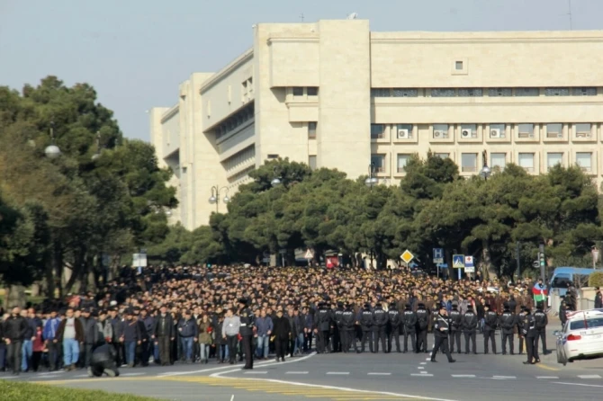 Azərbaycan xalqı 20 Yanvar şəhidlərinin xatirəsini ehtiramla anır (FOTO)