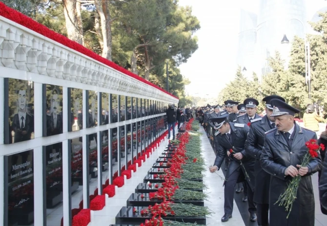 Azərbaycan xalqı 20 Yanvar şəhidlərinin xatirəsini ehtiramla anır (FOTO)