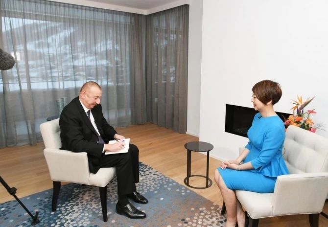 Ильхам Алиев в Давосе дал интервью китайскому телевидению CGTN - ФОТО
