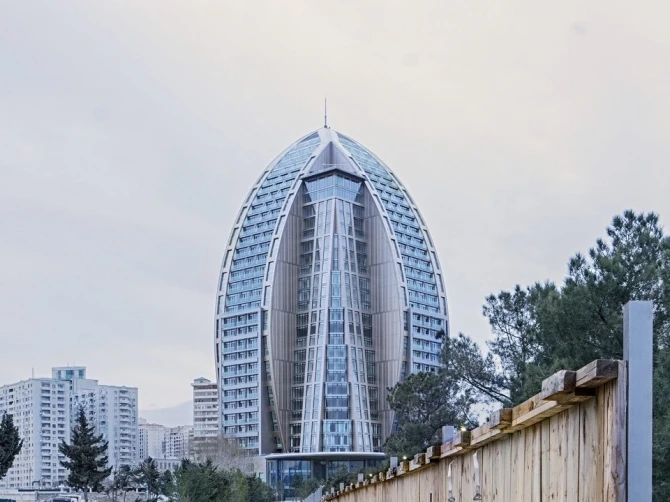 Anar Məmmədovun məşhur göydələni sökülür, yoxsa… - FOTO