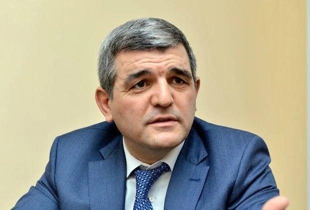 Депутат: В Азербайджане девушки не рискуют курить открыто