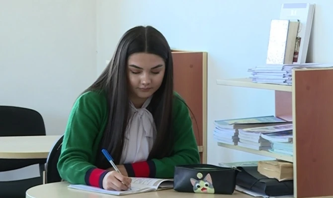 Qubanın dağ kəndində müəllim işləyən bu bakılı qızı siz də tanıyın (VİDEO)
