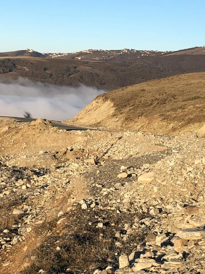 Zəlzələdən sonra yollarda sürüşmələr başlayıb – FOTO