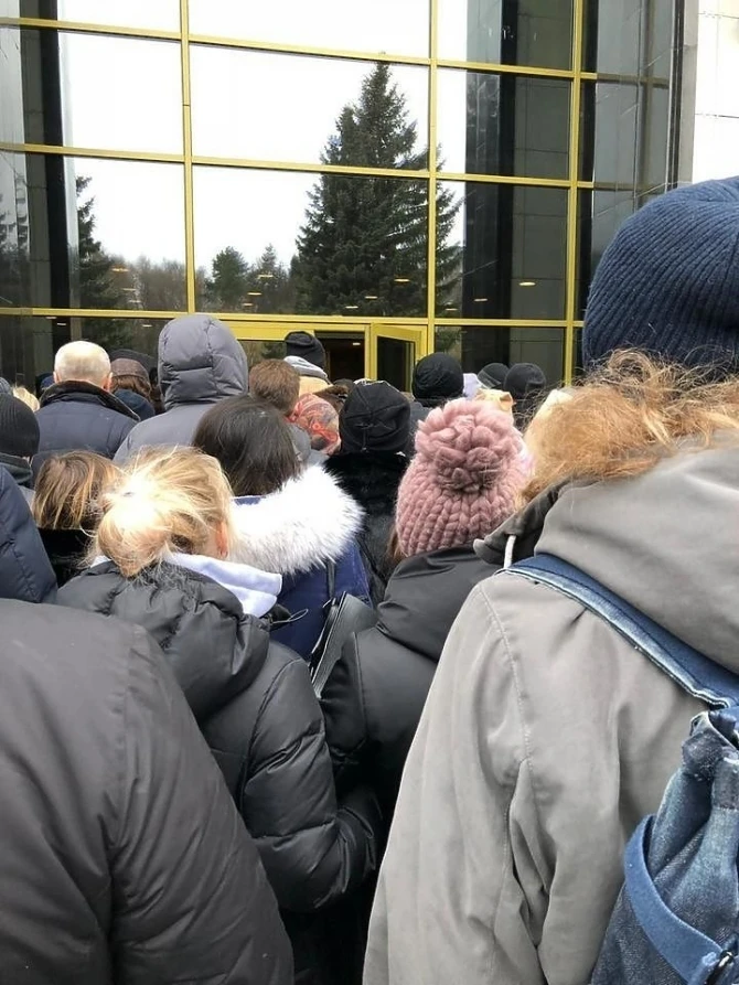 Сотни людей пришли проститься с Децлом - ФОТО+ВИДЕО
