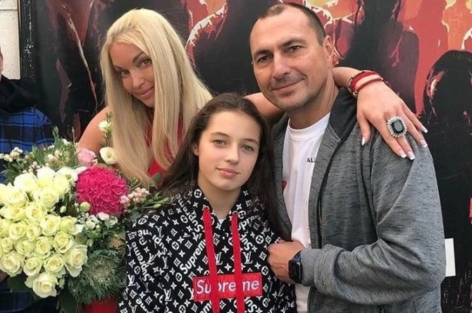 Анастасия Волочкова обвинила бывшего мужа в хищении 100 миллионов - ФОТО