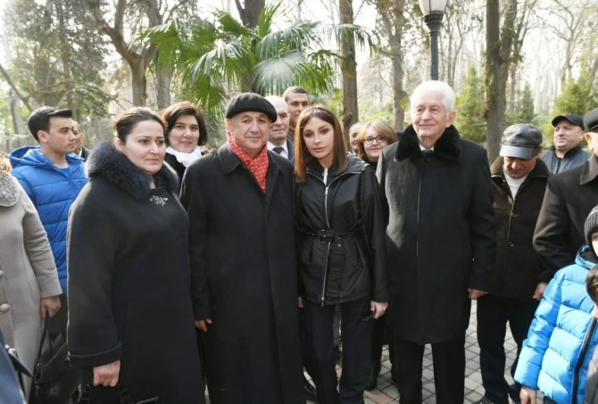 Birinci vitse-prezident “Xan bağı”nda gəncəlilərlə görüşüb (FOTO)