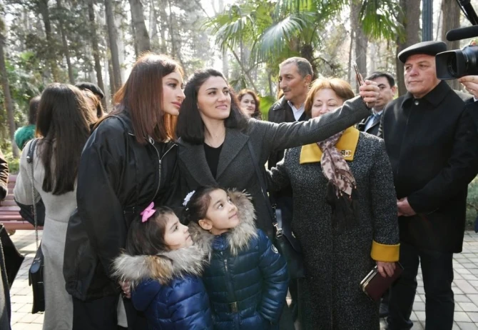 Birinci vitse-prezident “Xan bağı”nda gəncəlilərlə görüşüb (FOTO)