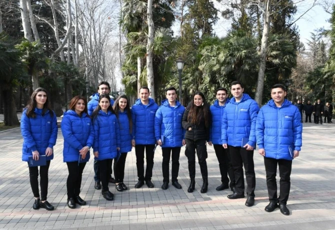 Birinci vitse-prezident “Xan bağı”nda gəncəlilərlə görüşüb (FOTO)