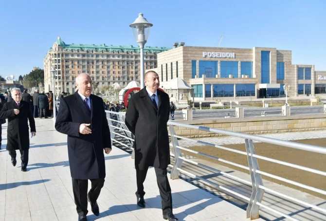 İlham Əliyev xalqın arasında  - sakinlərlə selfi çəkdirdi (FOTO)