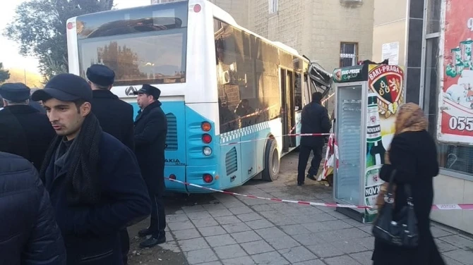 SON DƏQİQƏ: Sumqayıtda avtobus qəzaya uğradı - 30-dan çox yaralı var - VİDEO/FOTO