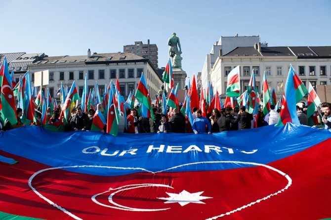 Азербайджанцы провели в Брюсселе многолюдный митинг - ФОТО+ВИДЕО Азербайджанцы провели в Брюсселе многолюдный митинг - ФОТО+ВИДЕО