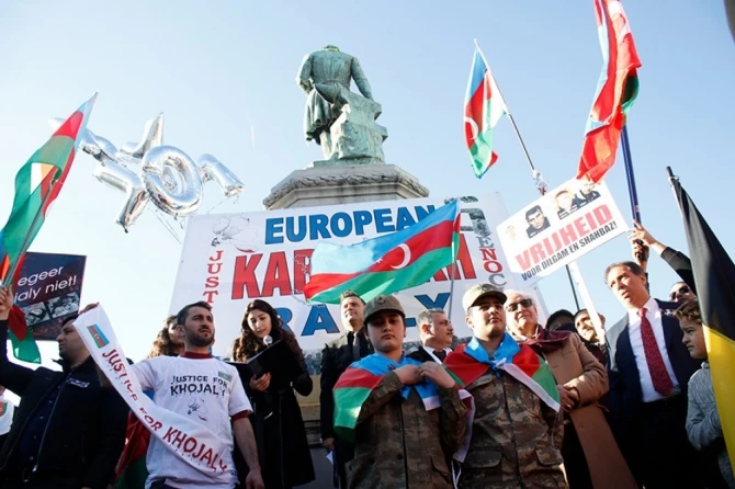 Азербайджанцы провели в Брюсселе многолюдный митинг - ФОТО+ВИДЕО Азербайджанцы провели в Брюсселе многолюдный митинг - ФОТО+ВИДЕО