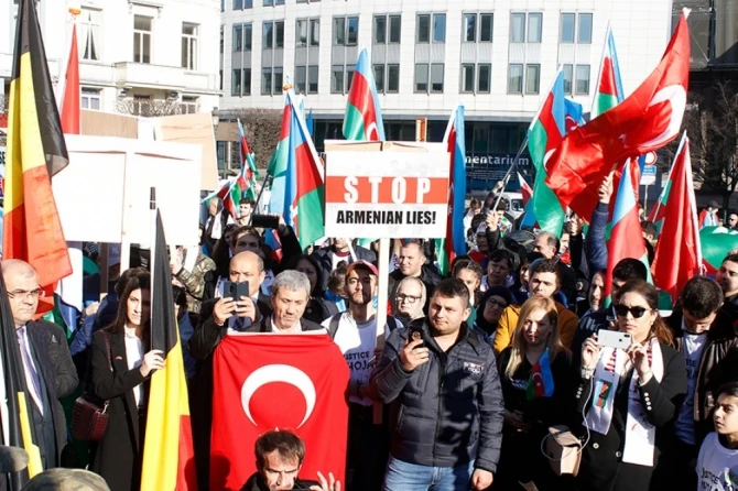 Азербайджанцы провели в Брюсселе многолюдный митинг - ФОТО+ВИДЕО Азербайджанцы провели в Брюсселе многолюдный митинг - ФОТО+ВИДЕО