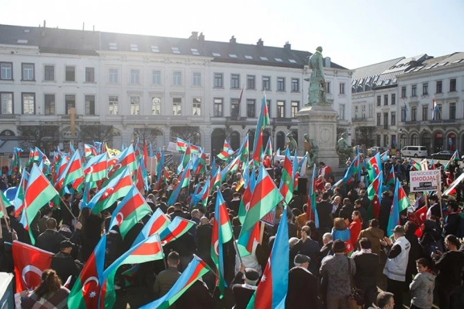 Азербайджанцы провели в Брюсселе многолюдный митинг - ФОТО+ВИДЕО Азербайджанцы провели в Брюсселе многолюдный митинг - ФОТО+ВИДЕО