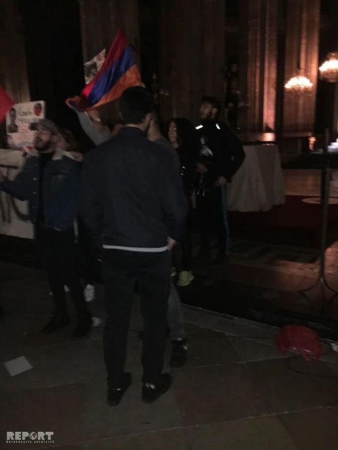Армяне напали на церковь, где проходило мероприятие в связи с Ходжалинским геноцидом - ФОТО