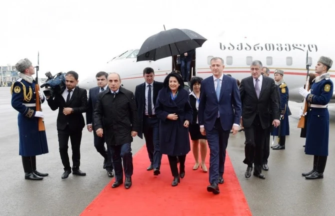 Президенты Азербайджана и Грузии встретились тет-а-тет - ФОТО, ОБНОВЛЕНО Президенты Азербайджана и Грузии встретились тет-а-тет - ФОТО, ОБНОВЛЕНО