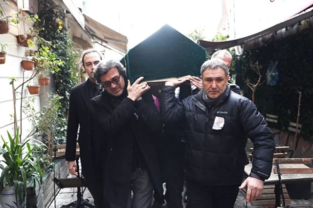 Məşhur aktyor son mənzilə yola salındı - FOTOLAR