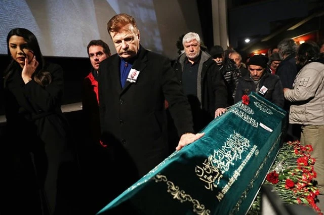 Məşhur aktyor son mənzilə yola salındı - FOTOLAR