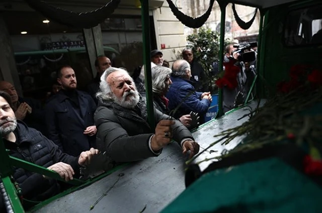 Məşhur aktyor son mənzilə yola salındı - FOTOLAR