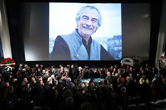 Məşhur aktyor son mənzilə yola salındı - FOTOLAR