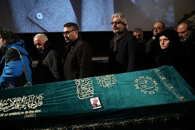Məşhur aktyor son mənzilə yola salındı - FOTOLAR