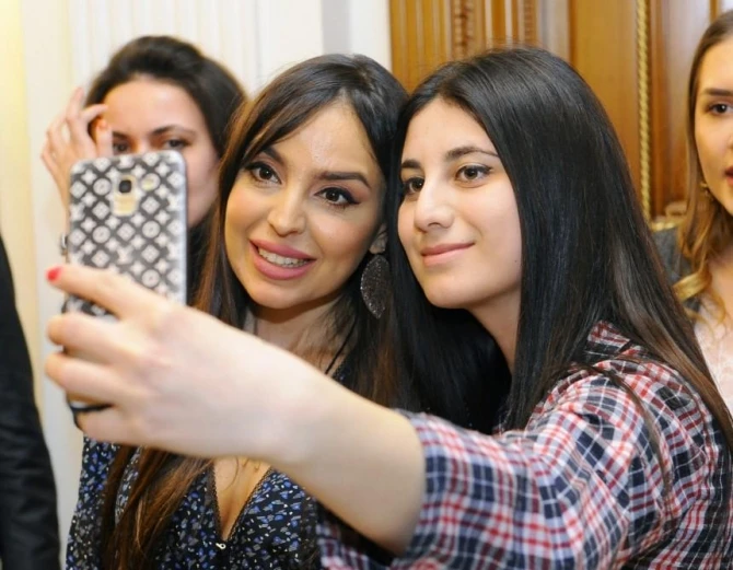 Leyla Əliyeva “Balaca şahzadə”nin premyerasında (FOTO)