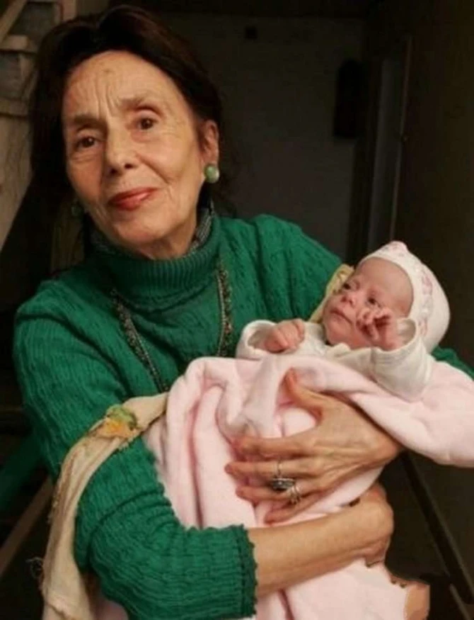 Девочка, которую мама родила в 67 лет выросла и стала настоящей красавицей - ФОТО