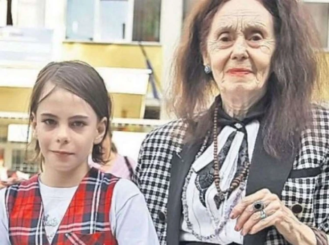 Девочка, которую мама родила в 67 лет выросла и стала настоящей красавицей - ФОТО